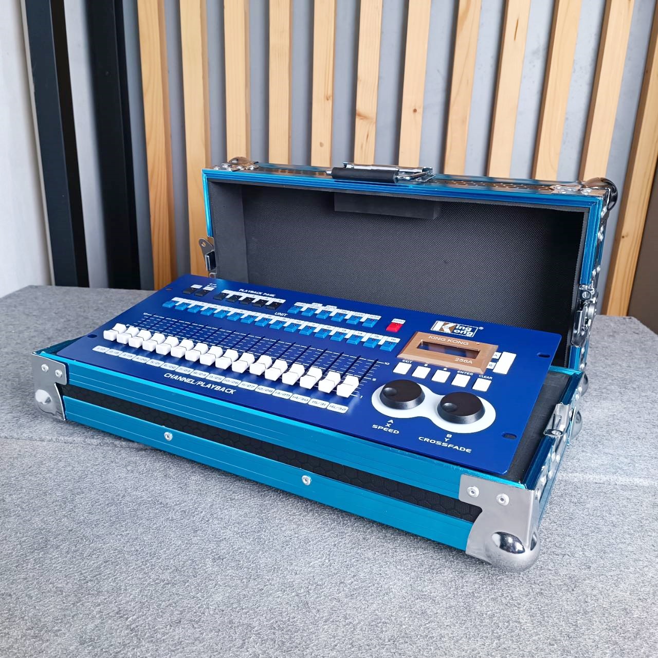 King Kong 256A บอร์ด DMX พร้อมแร็ค นำเข้าโดยบริษํท TADA บอร์ดควบคุมไฟเวที DMX Lighting Controller KK 256A KK256A เอไอ-ไพศาล