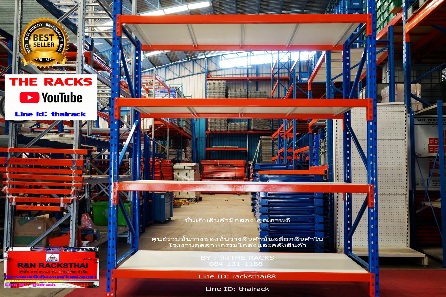 ชั้นเก็บสินค้าในคลังสินค้าแบบปูพื้นไม้อัดขาว