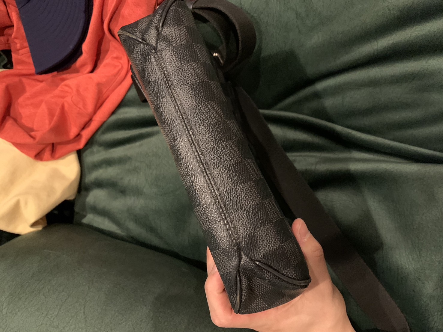 Louis Vuitton District PM Damier Graphite ตารางสีดำ Used 80 %