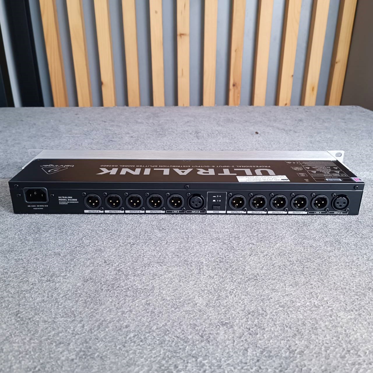 BEHRINGER DS-2800 ULTRALINK Microphone Splitter เครื่องแยกสัญญาณ 2-Input 8-Output โปรเซสเซอร์ DS 2800 DS2800 เอไอ-ไพศาล