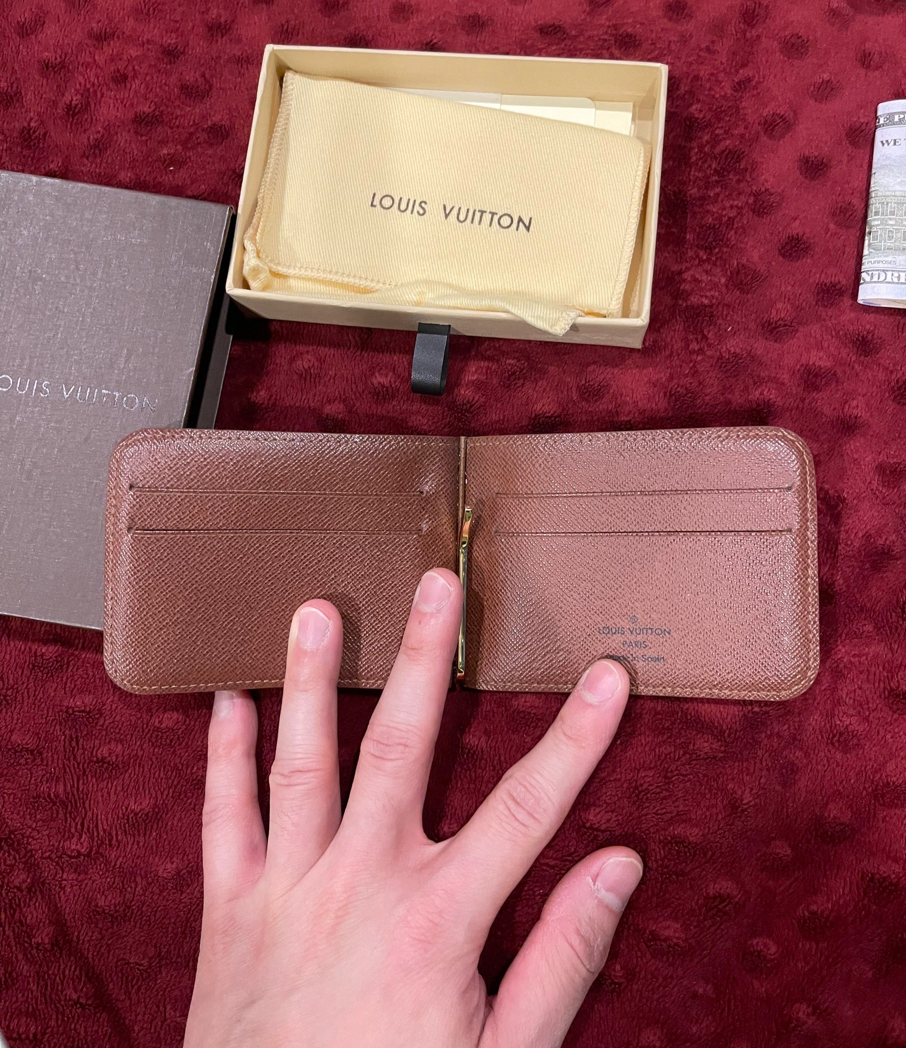 - Louis Vuitton Monogram Money Clip 4 Cards สภาพ 90 %