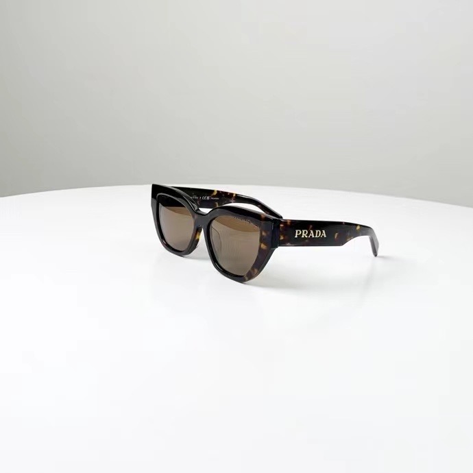 **C** แว่นตากันแดด Prada Eyewear cat-eye frame sunglasses สินค้าใหม่ ของแท้