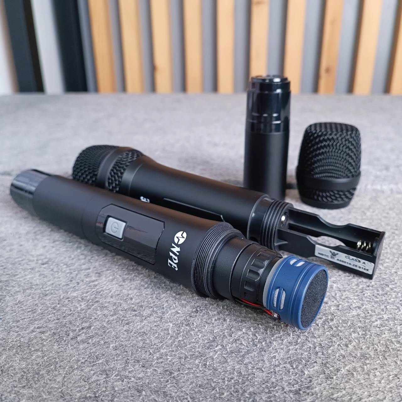 NPE UW-555 ไมค์ลอยคู่ ไมโครโฟนไร้สาย ถือคู่ UW 555 เอ็นพีอี Wirless Microphone UW555 เอไอ-ไพศาล