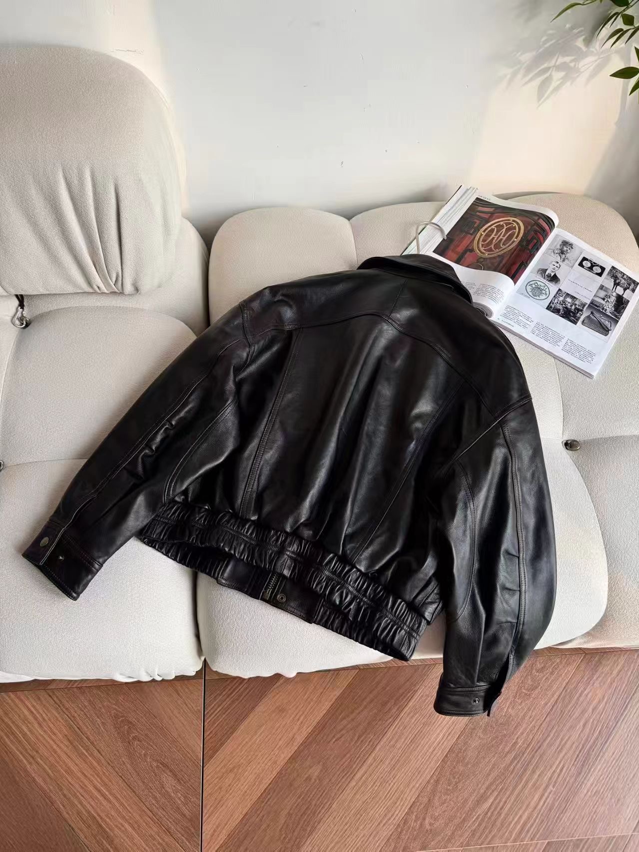 **do** เสื้อแจ๊กเก็ตหนังแกะ YSL BOMBER JACKET IN GRAINED LAMBSKIN สินค้าใหม่ ของแท้