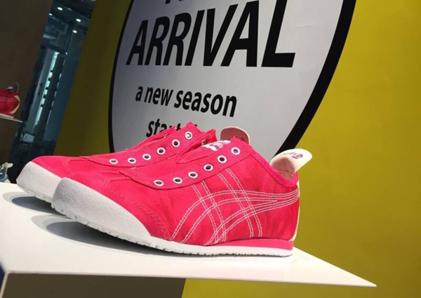 Mexico 66 Slip-on HOT-Pink / White (ชมพูสด) Show Case