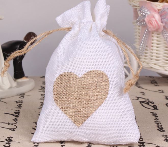 ถุงผ้าป่าน ถุงผ้าลินิน ถุงผ้ากระสอบ สีขาว สีครีม ลายหัวใจ ถุงหูรูดขนาด 10x14 cm แบบสวย ๆ 330660