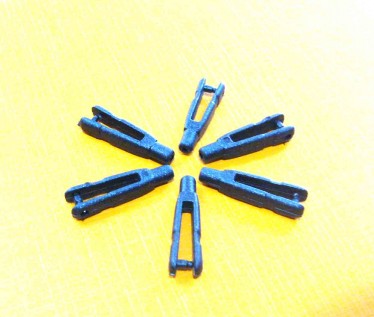 ก้ามปูพลาสติก 1.5mm. - สีดำ (4ชิ้น)