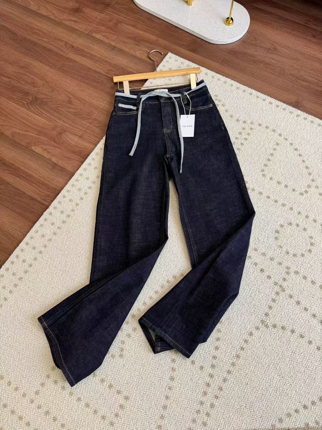 กางเกงยีนส์ขาตรง The Row มีผ้าคล้องเอว ของผู้หญิง สินค้าใหม่ ของแท้