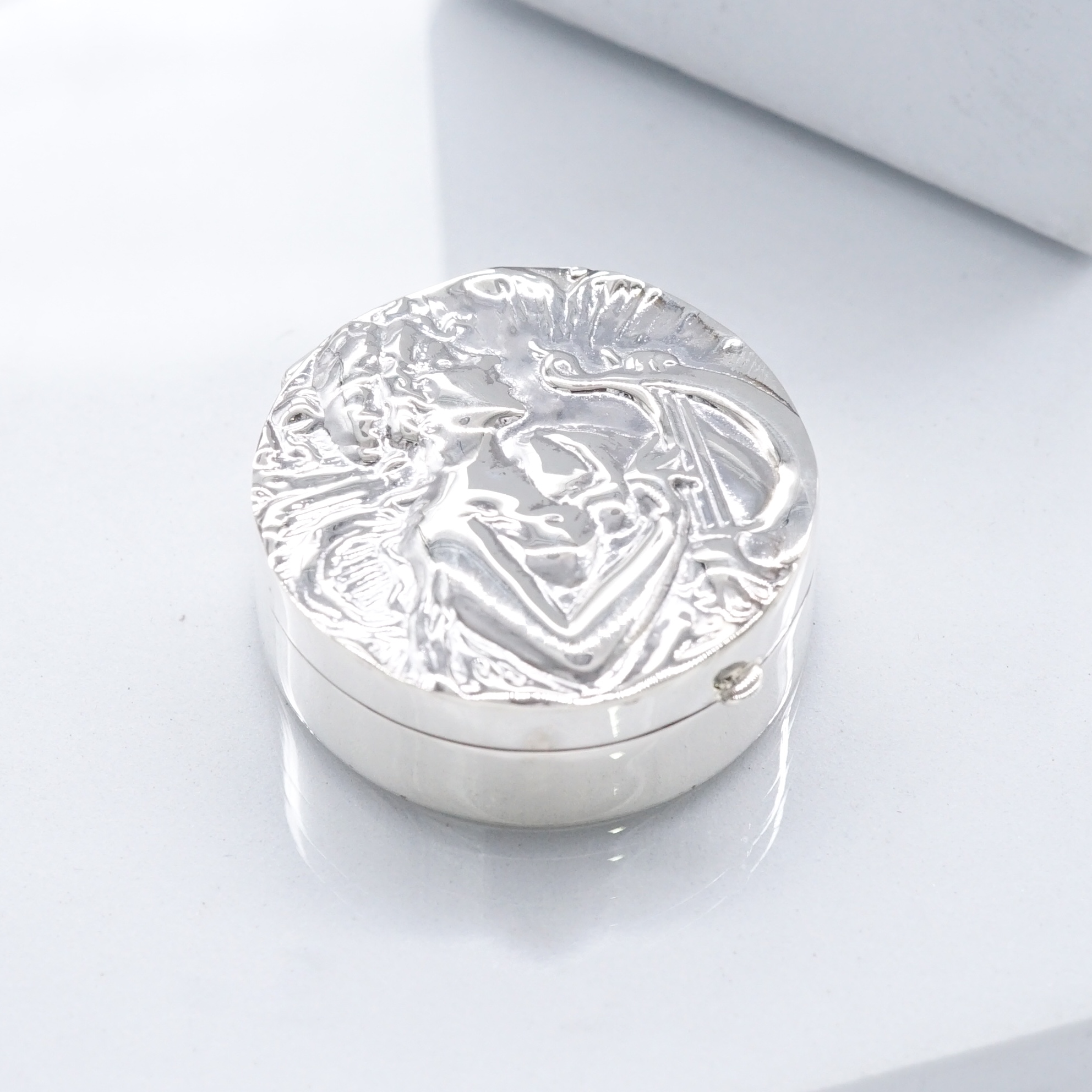 ตลับเงิน ลายนางฟ้า (Silver Fairy Pill Box)