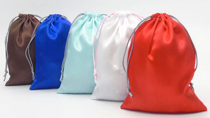 ถุงผ้าซาติน ถุงผ้าแบบหูรูด สกีน logo บริษัท ร้านค้า ได้ ถุงผ้าใส่ของชำร่วย ของขวัญ ของที่ระลึก 902110