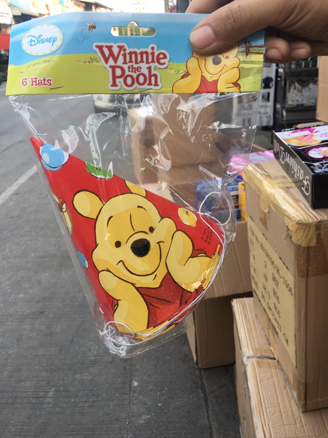 SC-1027 หมวกกระดาษหมีพู ลิขสิทธิ์ถูกต้อง แพ็คละ 6 ใบ แพ็คละ. (ของหมด)