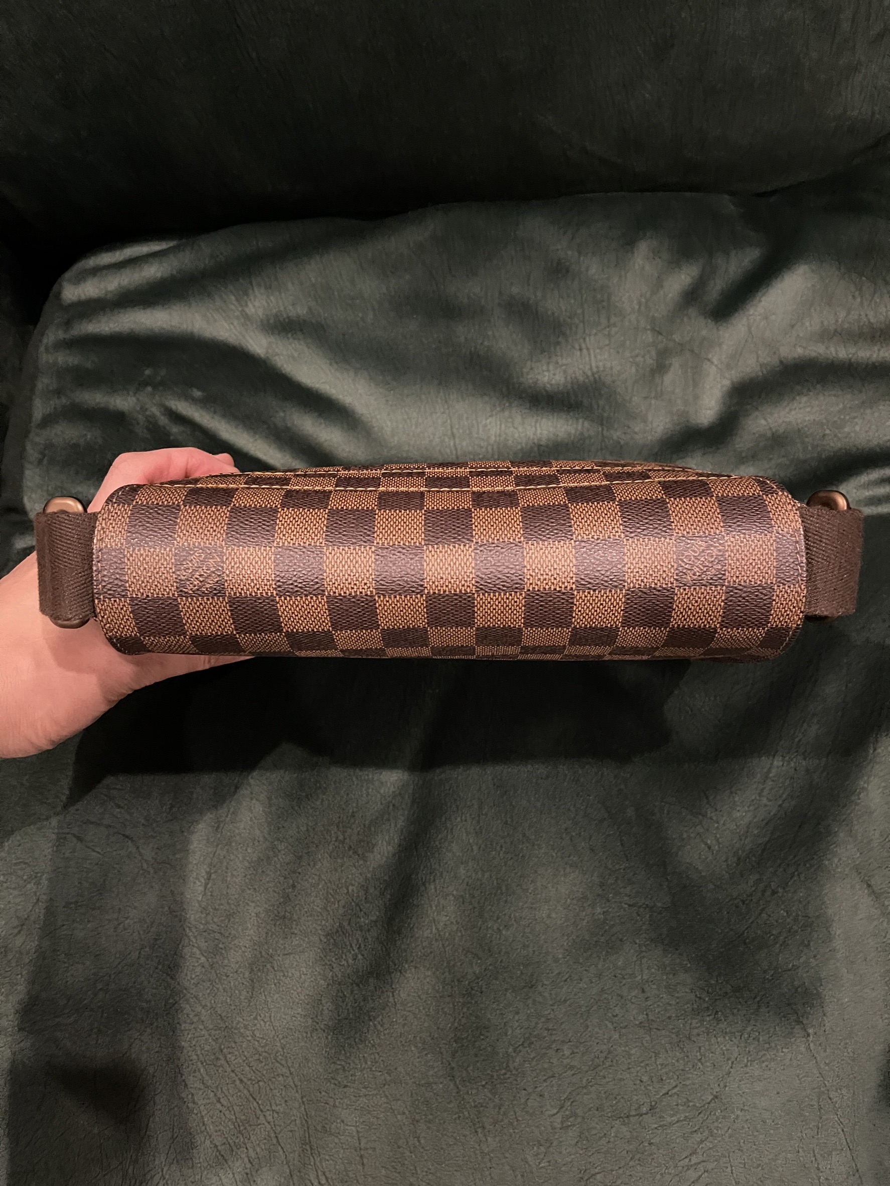 กระเป๋า Louis Vuitton Damier District PM สภาพ 95 % เหมือนใหม่