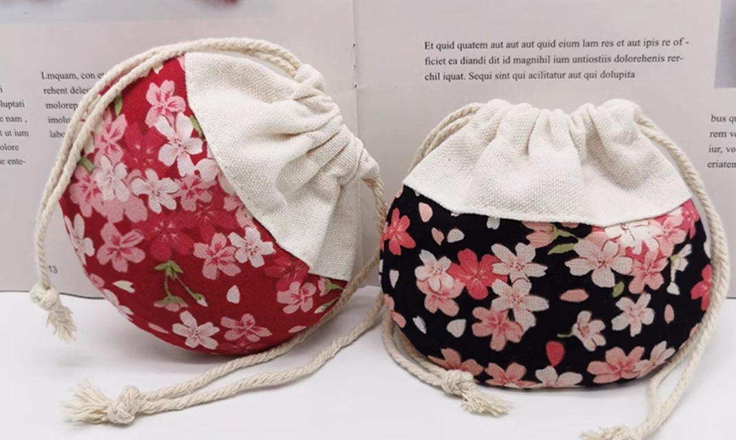 ถุงผ้าลินิน ใส่ของขวัญ ของชำร่วย ทรงกลม พิมพ์ลายดอกไม้ ขนาด 10 cm ถุงผ้าน่ารัก ๆ ใส่ของขวัญ 924126