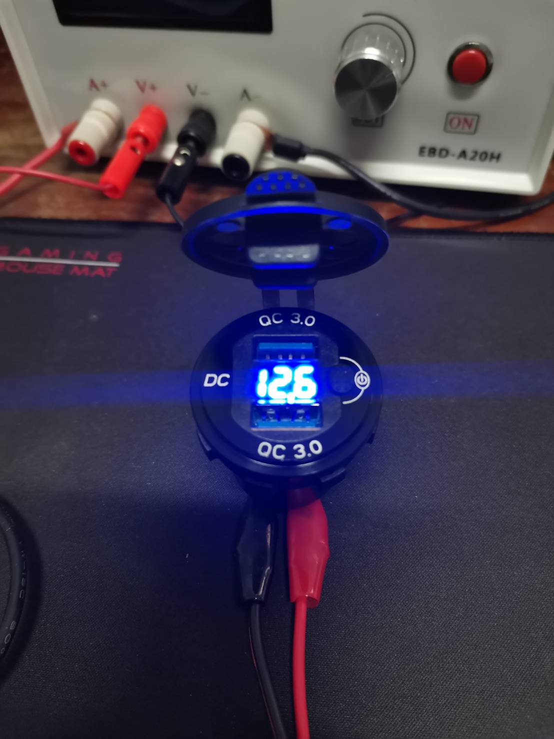 USB Charger อลูมิเนียม QC 3.0A พร้อมสวิทช์สัมพัส งานดี ไฟสวย ชาร์จเร็ว Power Box / รถยนต์