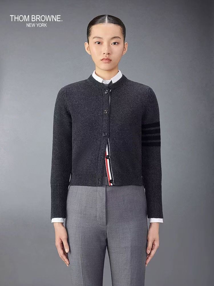 **do** เสื้อคลุมกันหนาว Thom browne MERINO WOOL 4-BAR RAVEN ICON CARDIGAN สินค้าใหม่ ของแท้