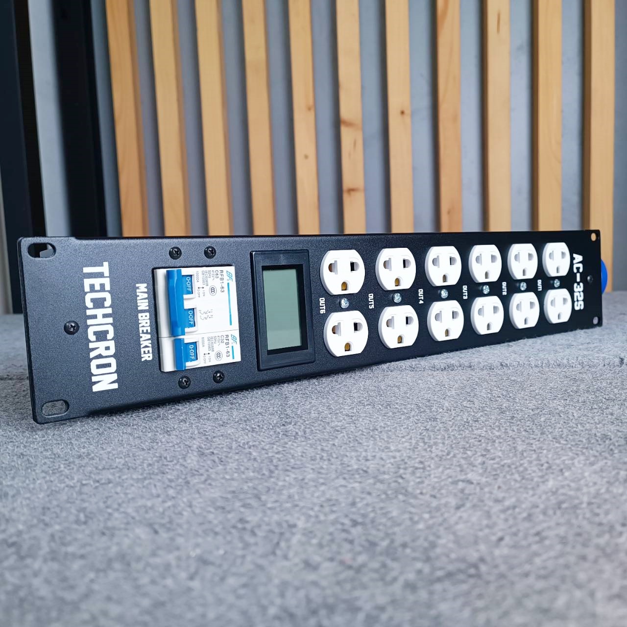 TECHCRON AC-32S BLUE ชุดโหลดไฟ 1เฟส ปลั๊กสีขาว *สีฟ้า* ปลั๊กโหลดไฟ วัสดุเป็นเหล็ก พร้อมจอแสดงผล AC32S AC32S AC32 S AC-32 AC 32 S เอไอ-ไพศาล