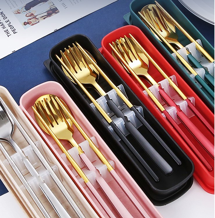 Set ตะเกียบคู่ ช้อนส้อม สีเงิน สีทอง แบบพรีเมี่ยม ชุดช้อนส้อม ตะเกียบ มาพร้อม กล่องสวยหรู ของชำร่วย งานแต่งงาน 429105