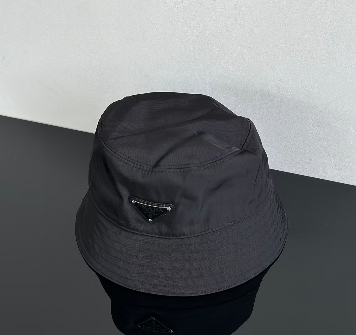 **do** หมวก prada black nylon bucket hat unisex สินค้าใหม่ ของแท้