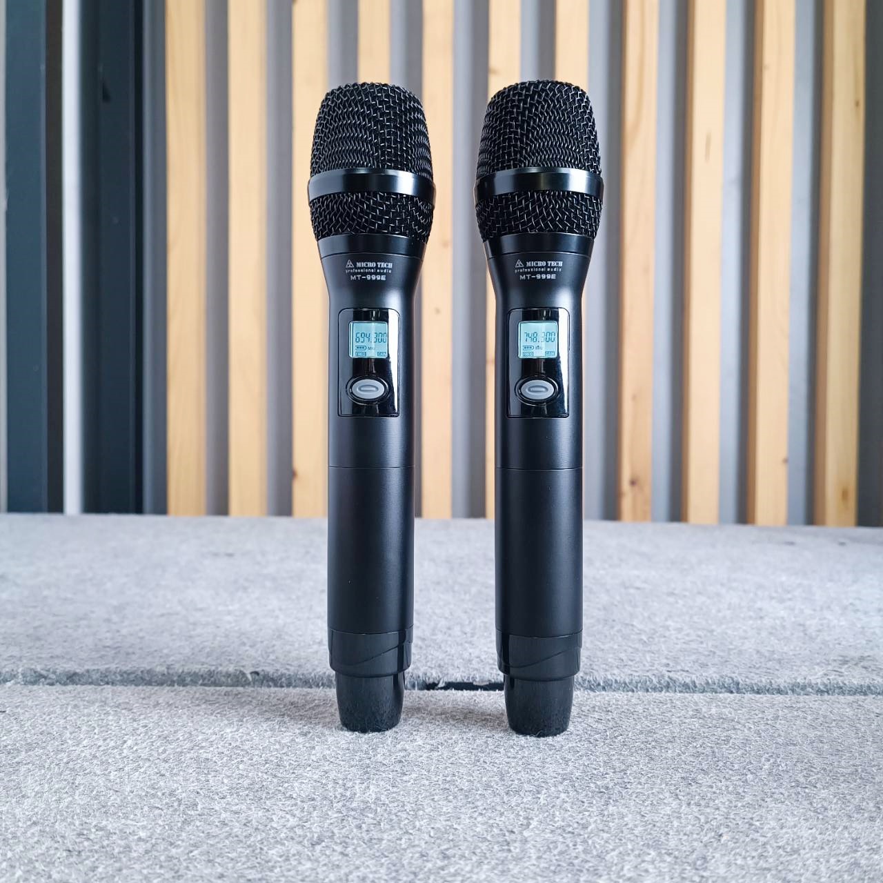 ไมค์2ด้าม MICROTECH MT-999E ไมค์ลอยมือถือคู่UHF ชุดไมค์ลอย มือถือคู่ ไมโครโฟนไร้สายดิจิตอล MICROTECH(ไมโครเทค) MT-999E MT-999Eเอไอ-ไพศาล