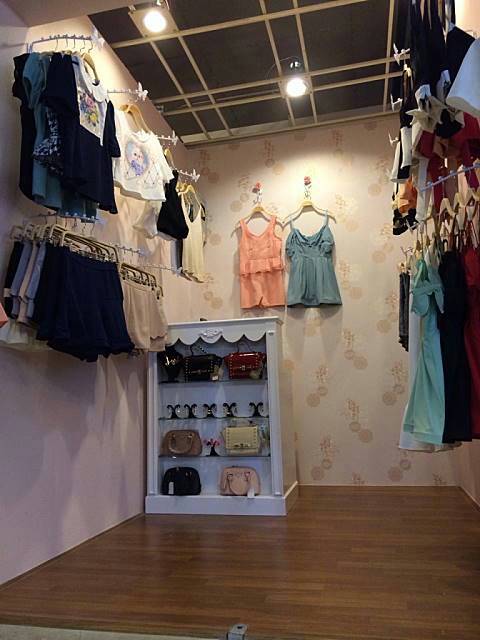 ร้าน " Diva Closet " คุณตาล โลตัส ศรีนครินทร์ค่ะ =^^=