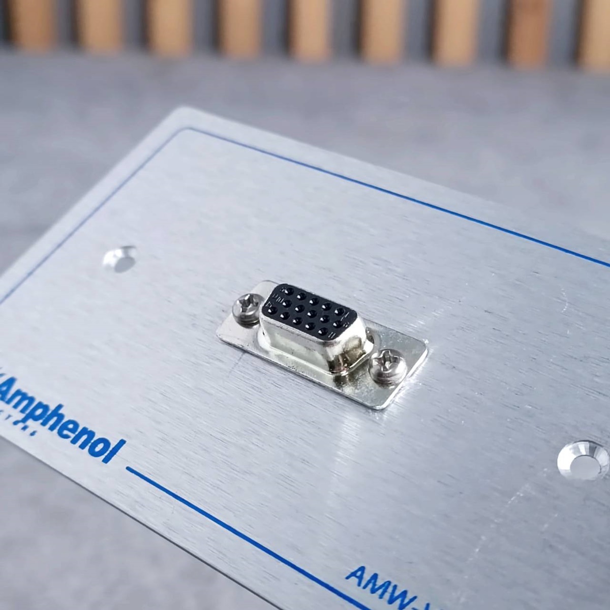 (1ชุด) AMPHENOL AMW-VGA-01P ชุดขั้วต่อ VGA ตัวเมีย 1 จุด Video Outlet Panel Aluminium With VGA 1 Port แผ่นสแตนเลส เอไอ-ไพศาล