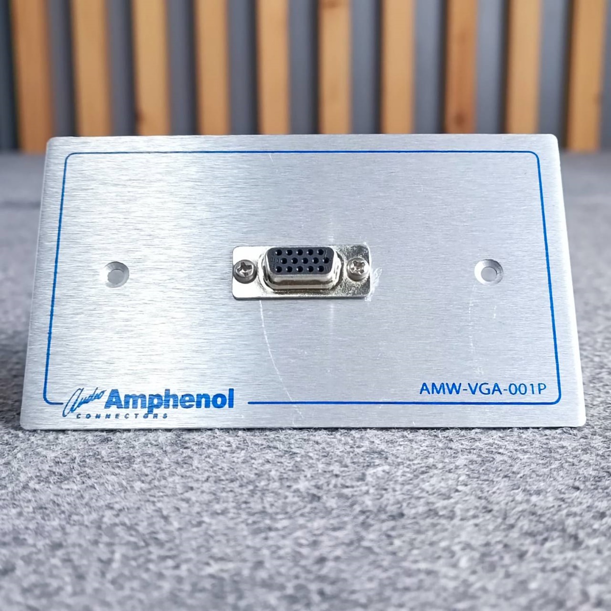 (1ชุด) AMPHENOL AMW-VGA-01P ชุดขั้วต่อ VGA ตัวเมีย 1 จุด Video Outlet Panel Aluminium With VGA 1 Port แผ่นสแตนเลส เอไอ-ไพศาล