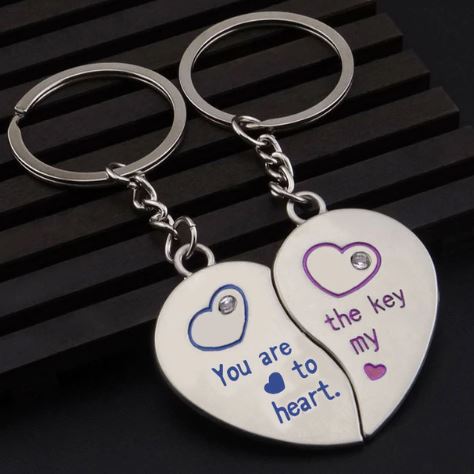 พวงกุญแจ สีเงิน พวงกุญแจ หัวใจ ดีไซน์เป็นคู่ สำหรับ เป็น ของชำร่วย ของที่ระลึกงาน แต่งงาน ของชำร่วยแบบ ประหยัด 904707
