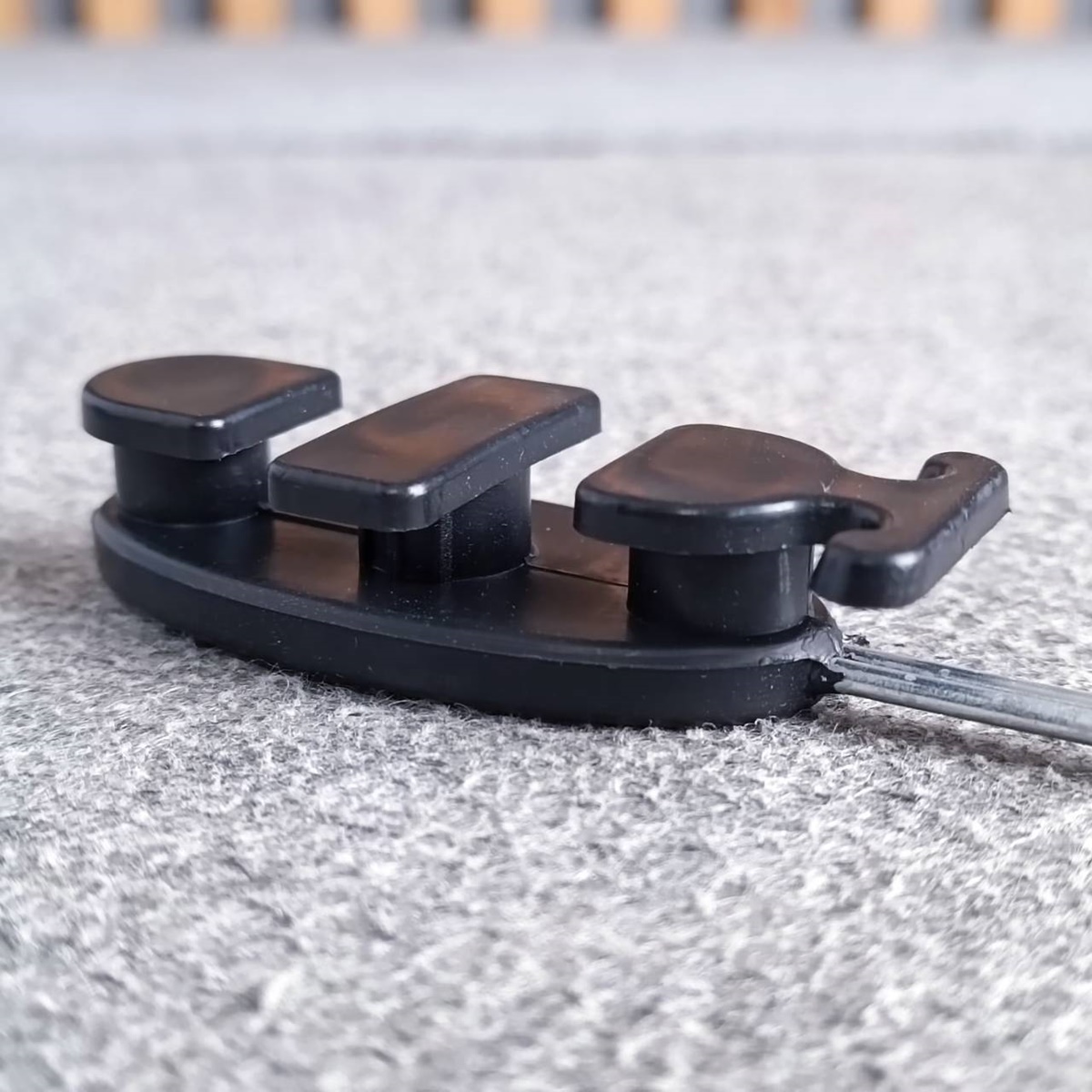 แพ็ค50อัน ตุ๊กตาจับสายดรอปวาย DROP WIRE CLAMP ตุ๊กตายึดสาย สีดำ ตัวยึดสาย แค้มดรอปวาย เอไอ-ไพศาล