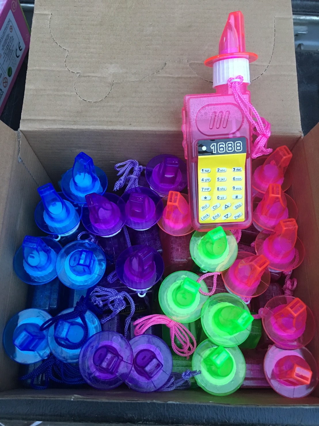 P6-0028 ของเล่นเป่าฟองรูปโทรศัพท์ ยกกล่อง 24 ชิ้น (ของใหม่กล่องไม่สวย) (ของหมด)