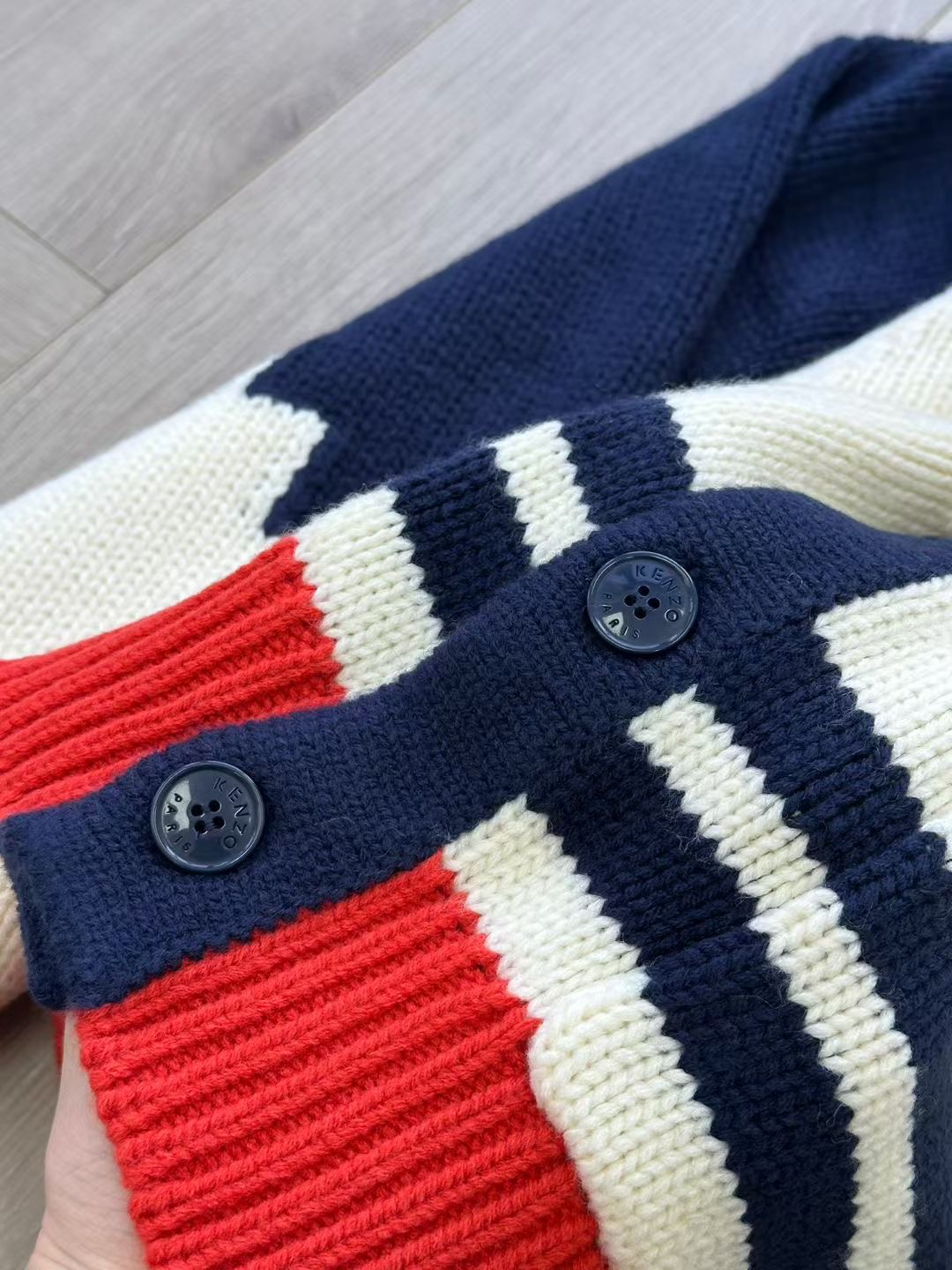**do** เสื้อคลุมกันหนาว KENZO Pop' cardigan in wool ใส่ได้ ชาย หญิง สินค้าใหม่ ของแท้