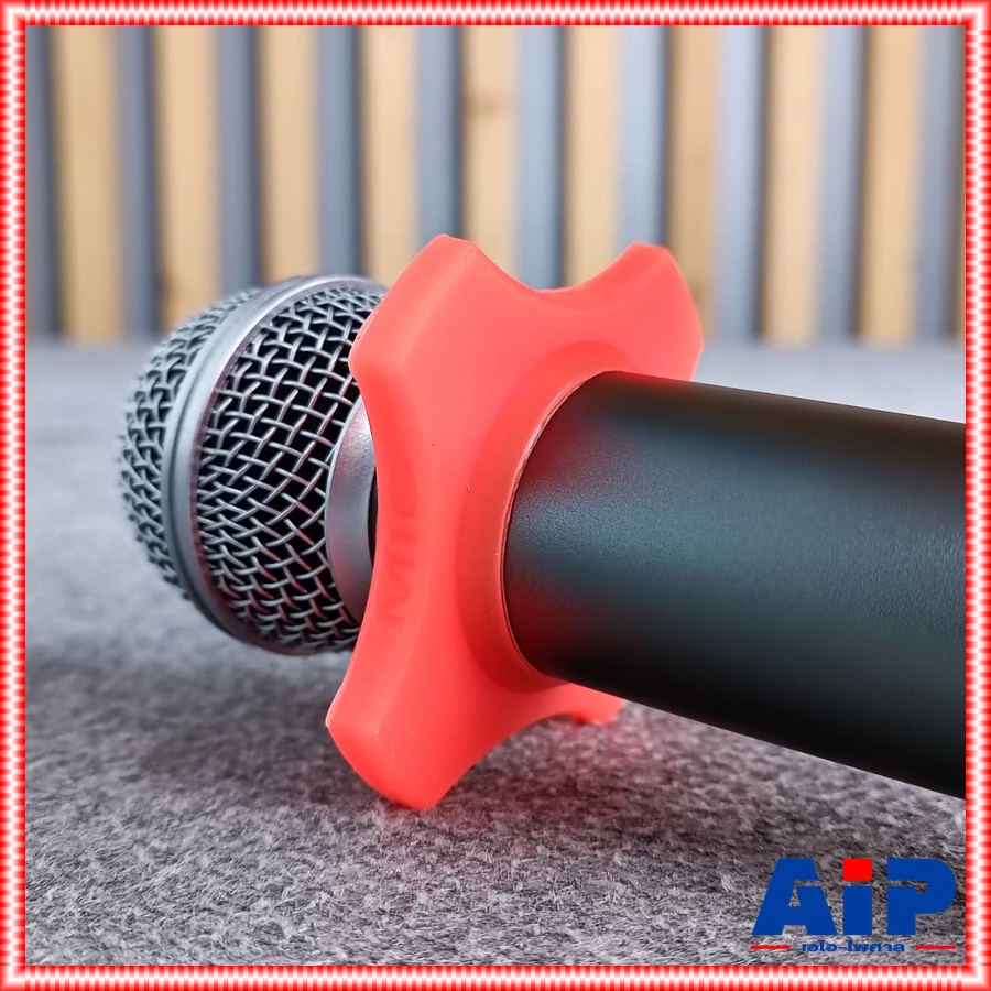 ที่รองไมค์กันกลิ้ง เหลี่ยมใหญ่ V-401 R สีแดง ที่รองไมค์ กันกลิ้ง กันกลิ้งไมค์เหลี่ยมใหญ่สีแดง ใส่ได้ทั้ง ไมค์ลอย / ไมค์สาย เอไอ-ไพศาล