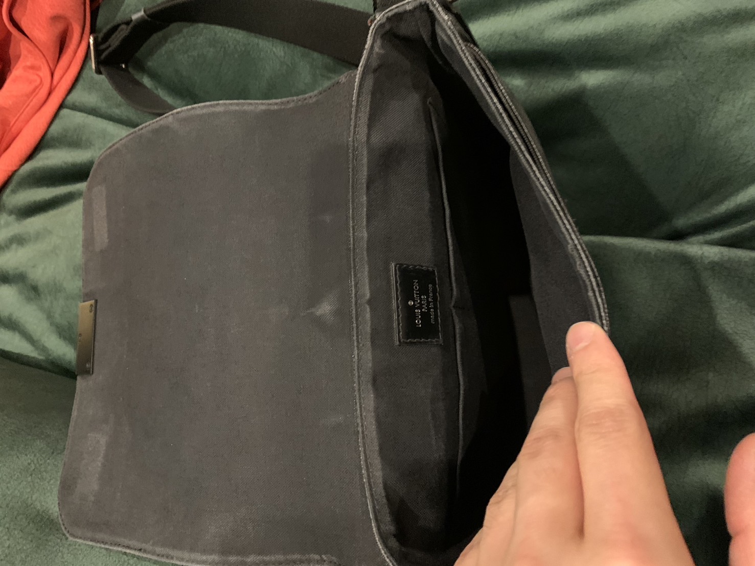 Louis Vuitton District PM Damier Graphite ตารางสีดำ Used 80 %