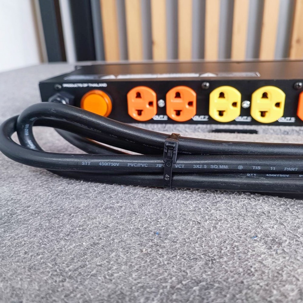 ปลั๊กเหลือง ส้ม COMSON AEC-10 รุ่นใหม่ ปลั๊กRACK 12ช่อง มิเตอร์ วัด4แบบ AEC10 AEC 10 ปลั๊กพ่วงติดแร็ค ปลั๊กรางจ่ายกระแสไฟ คอมสัน หน้าจอแสดงผลและเบรกเกอร์ เอไอ-ไพศาล