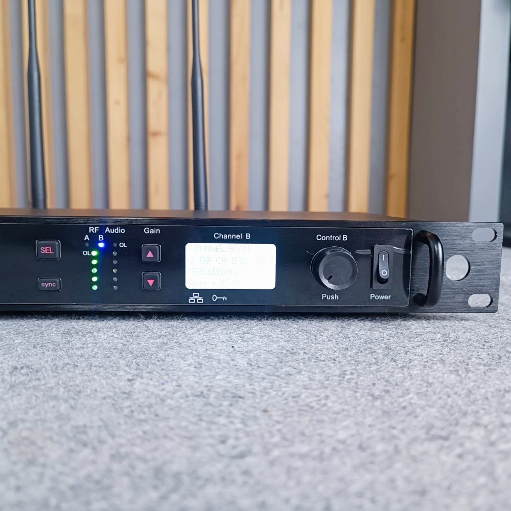 PROPLUS UM-800 ไมค์ลอยคู่ UHF (ออกมาทดแทน XM-111) จูนคลื่น ย้ายเสา ความถี่ใหม่ โปรพลัส UM 800 UM800 ไมค์ลอย ไมค์โครโฟน ไร้สาย ไมค์คาราโอเกะ เอไอ-ไพศาล +++