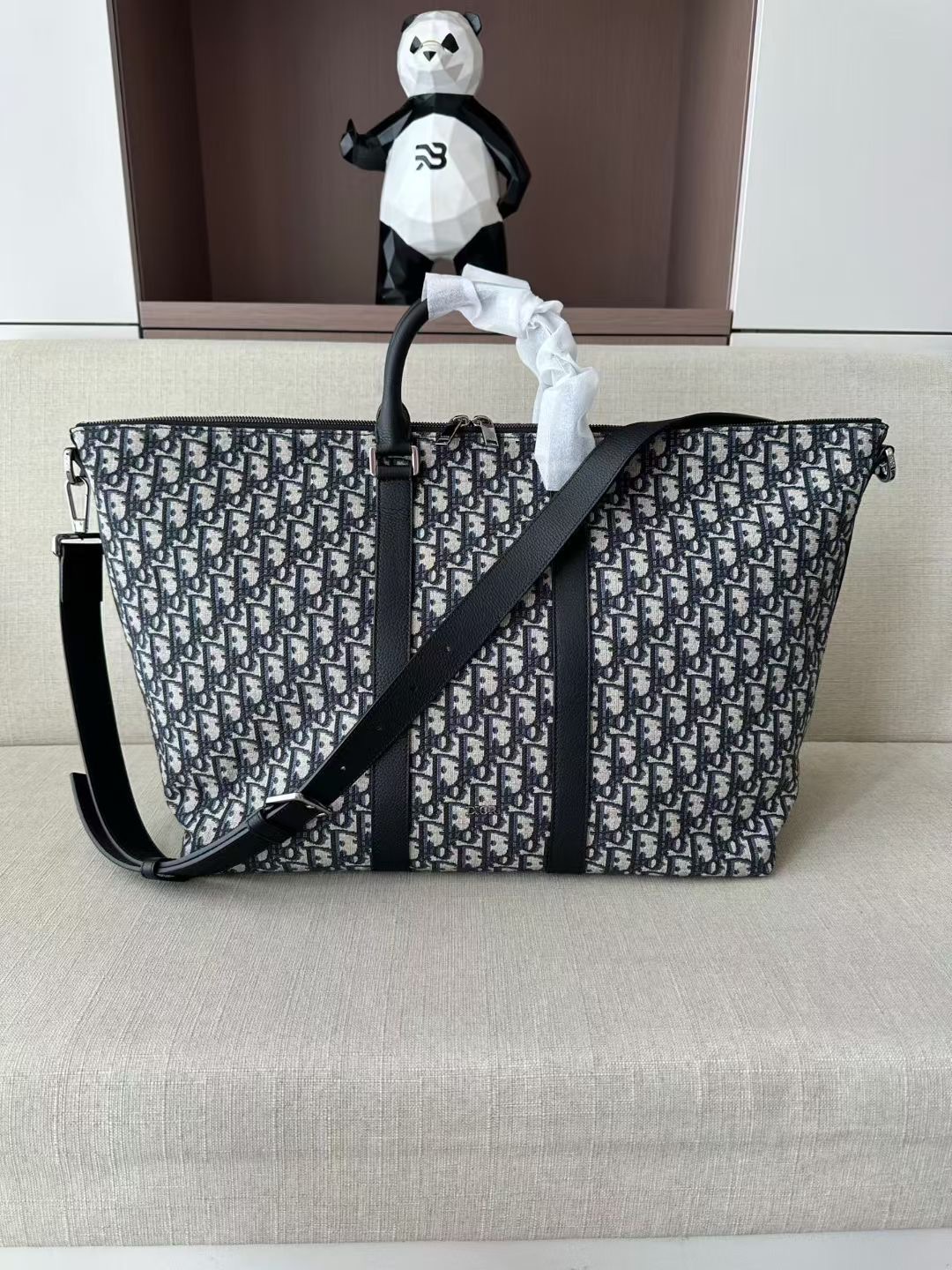 **do** กระเป๋าใบใหญ่ Dior Weekender 40 Beige and Black Dior Oblique Jacquard with Black Grained Calfskin สินค้าใหม่ ของแท้