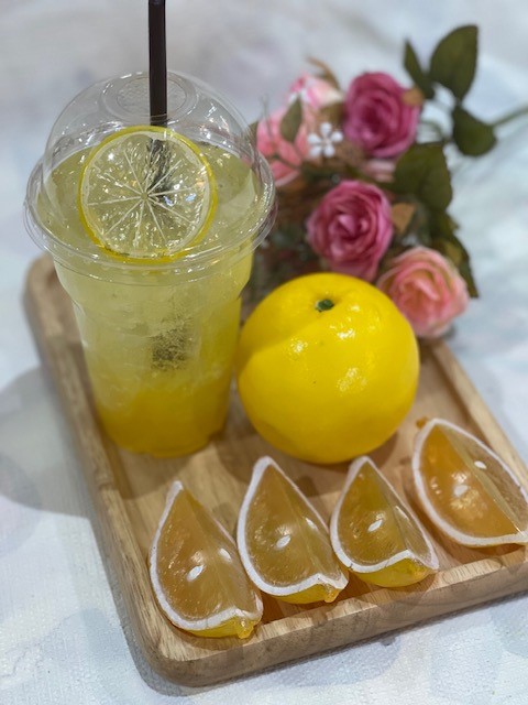 โมเดลน้ำส้มยูสุปลอม (แก้วขนาด 16 ออนซ์) ราคาเฉพาะโมเดลน้ำไม่รวมอุปกรณ์ตกแต่งอื่นๆ