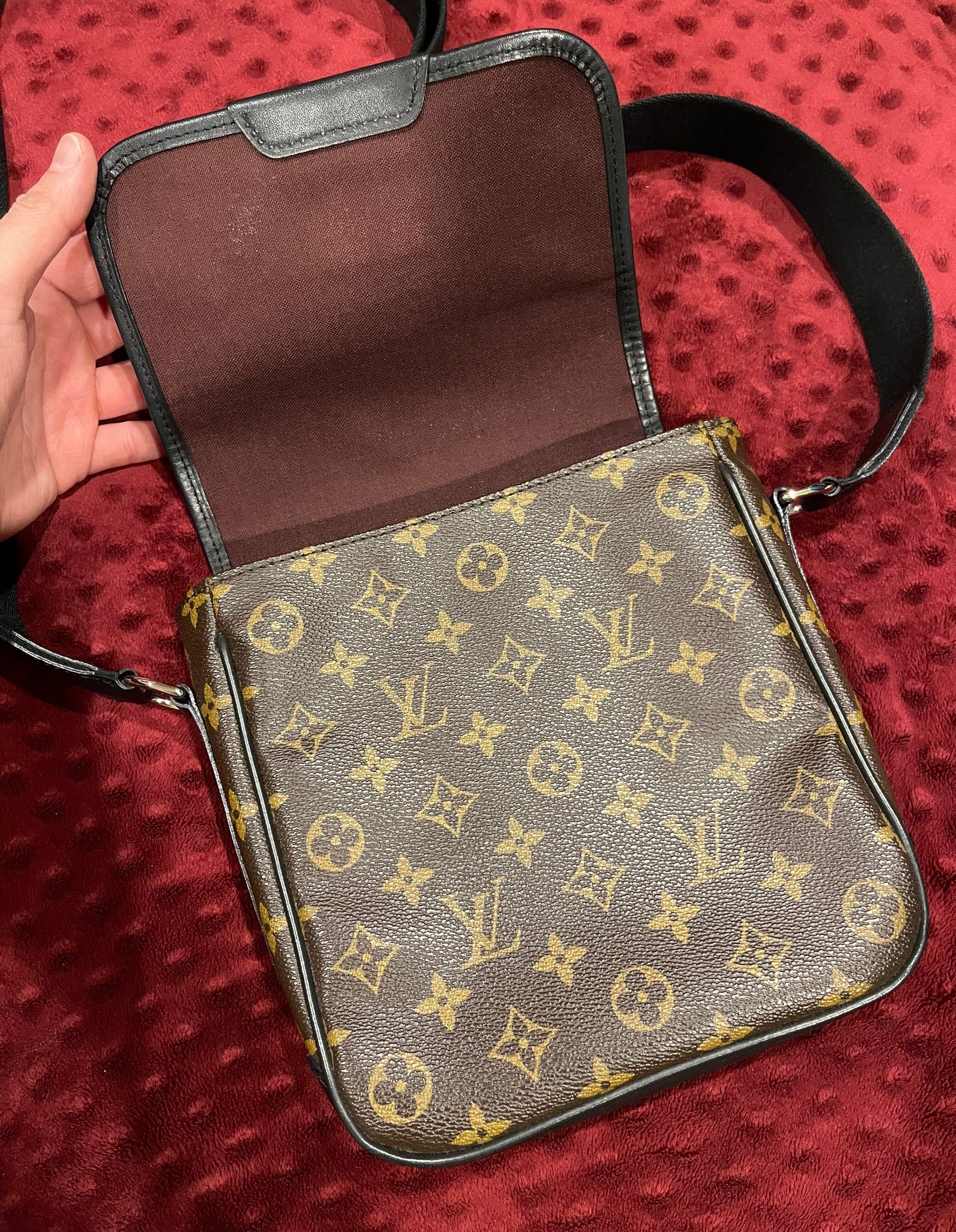 Louis Vuitton Bass Macassar Monogram ขนาด PM เหมือนใหม่ สภาพ 90 %