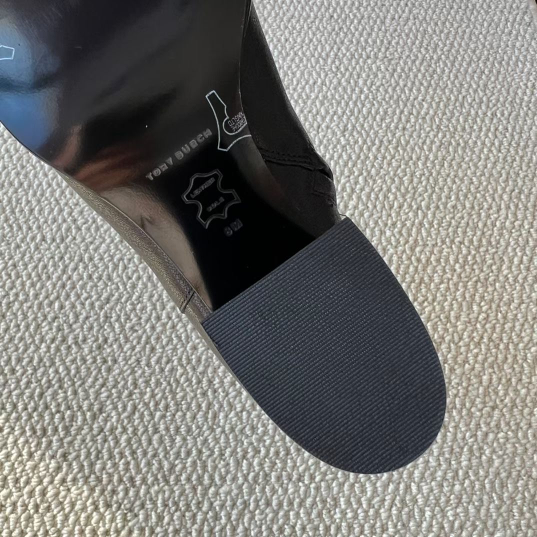 **do** รองเท้าหนังบู้ทสั้น Tory Burch T Lock High Heel Ankle Boots มี 2 สี สินค้าใหม่ ของแท้