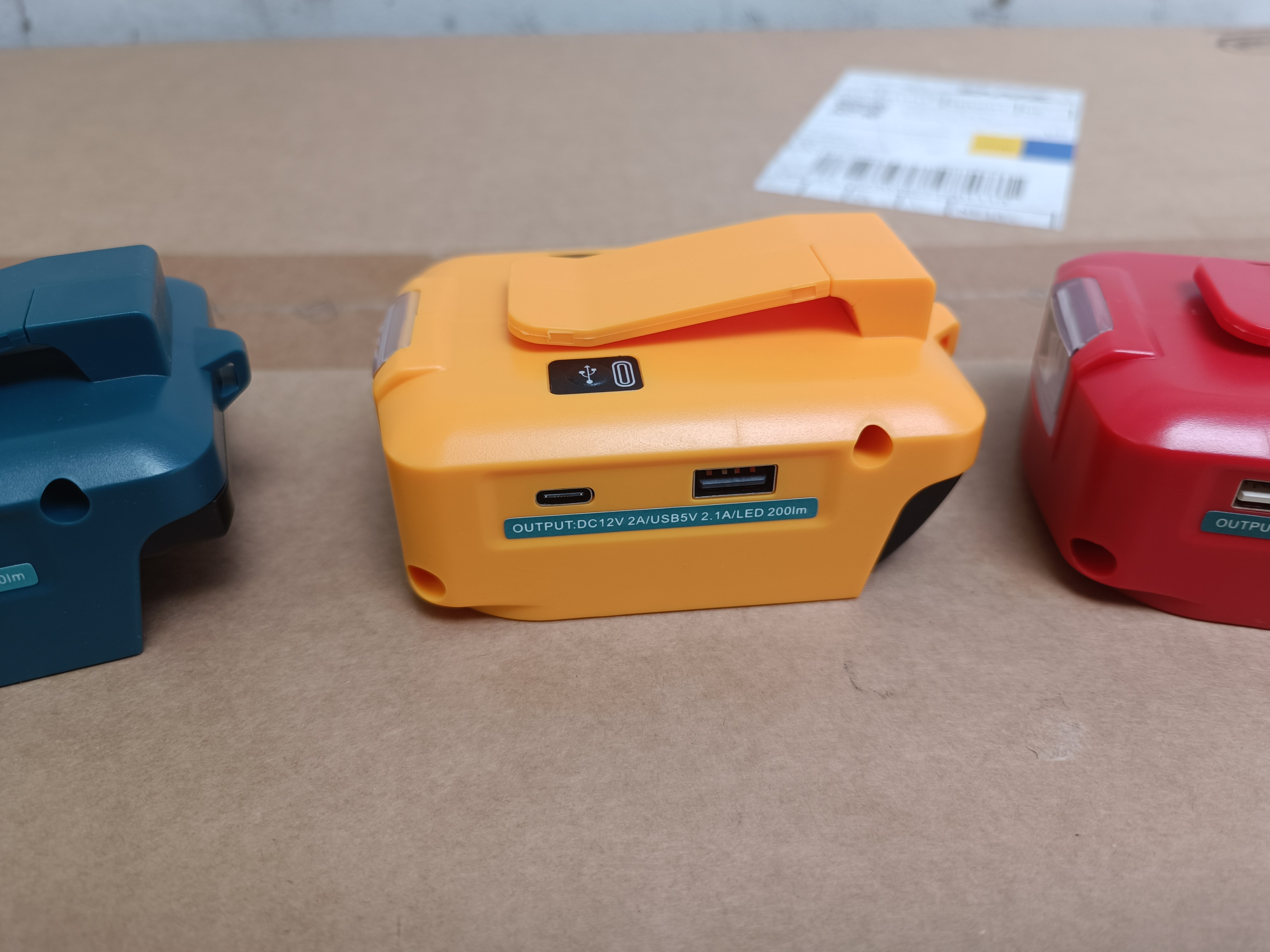 ตัวแปลงแบต Makita Dewalt Milwaukee อเด็บเตอร์ USB ทำเป็น Power Bank USB 2.1A + Type-C18W +LED 3W(300LM) +12VDC