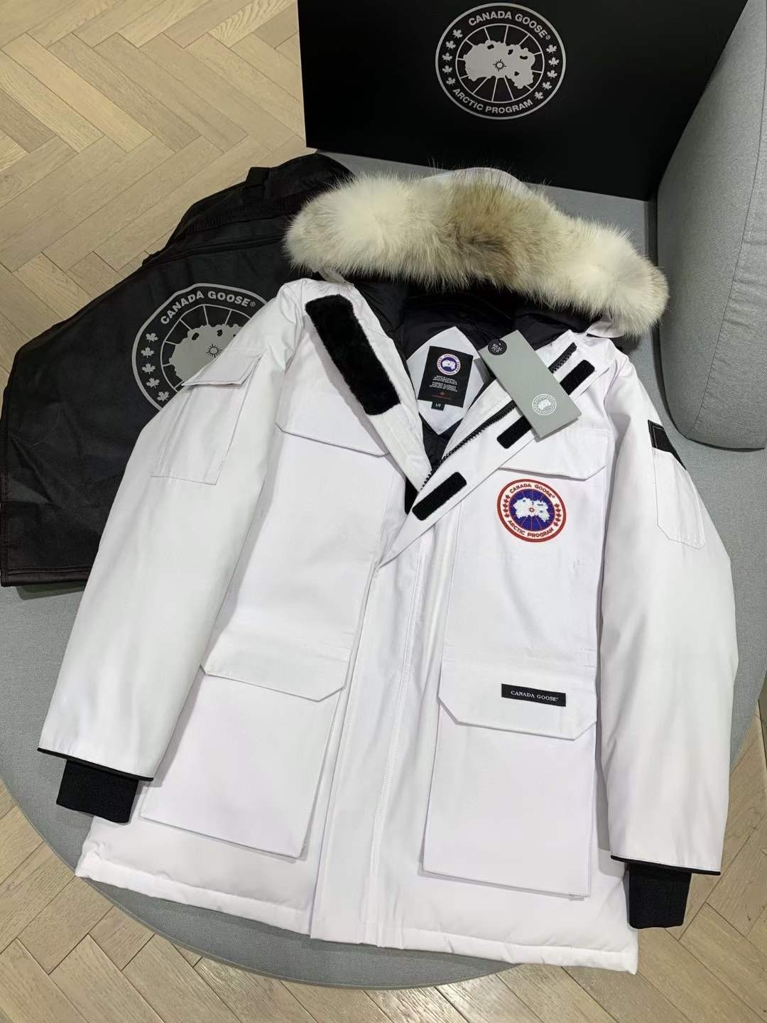 **Do** เสื้อ Canada Goose ใส่ได้ชาย หญิง สำหรับหนาวหรือหิมะตก ฮู้ดขนเฟอร์ มี 6 สีให้เลือก สินค้าใหม่ ของแท้