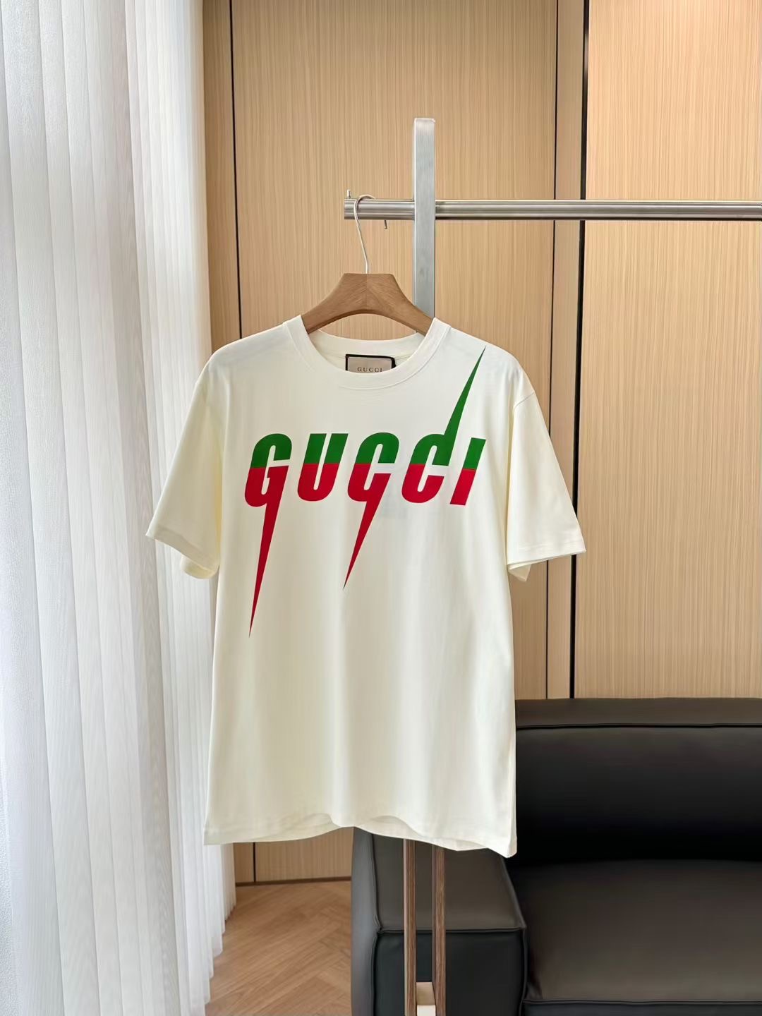 **do** เสื้อยืด Gucci Blade Print White T Shirt ใส่ได้ ชาย หญิง สินค้าใหม่ ของแท้