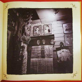 หนังสือปกทอง 60 ล้านดวงใจถวายพ่อ 006318 (1)