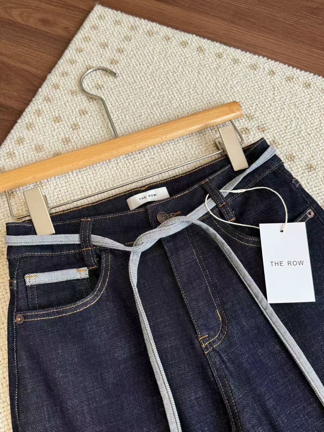 กางเกงยีนส์ขาตรง The Row มีผ้าคล้องเอว ของผู้หญิง สินค้าใหม่ ของแท้
