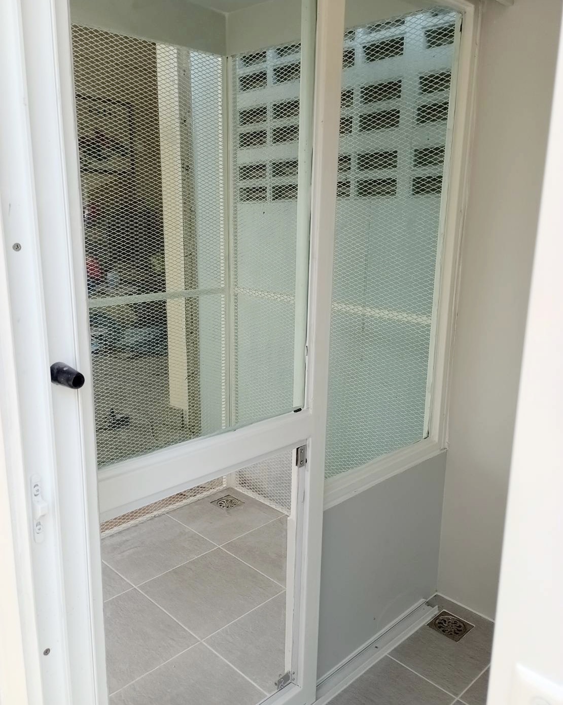 บ้านหมา บ้านแมวติดแอร์ " 𝐌𝐎𝐃𝐄𝐑𝐍 𝐒𝐓𝐘𝐋𝐄" ฟังก์ชั่นครบ หลังใหญ่ แบ่งออกเป็น 2 โซน ระบายอากาศได้ดี