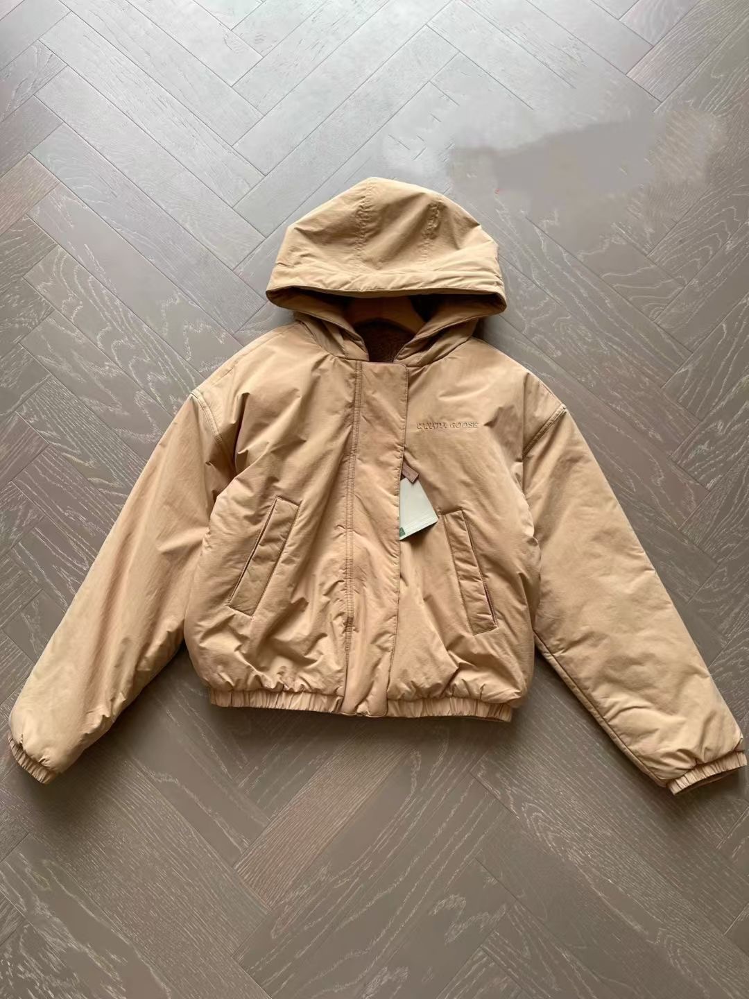 เสื้อกันหนาวมีฮู้ดใส่ได้ 2 ด้าน Canada Goose Women's Alberni Reversible Fleece Bomber Jacket มี 3 สี สินค้าใหม่ ของแท้