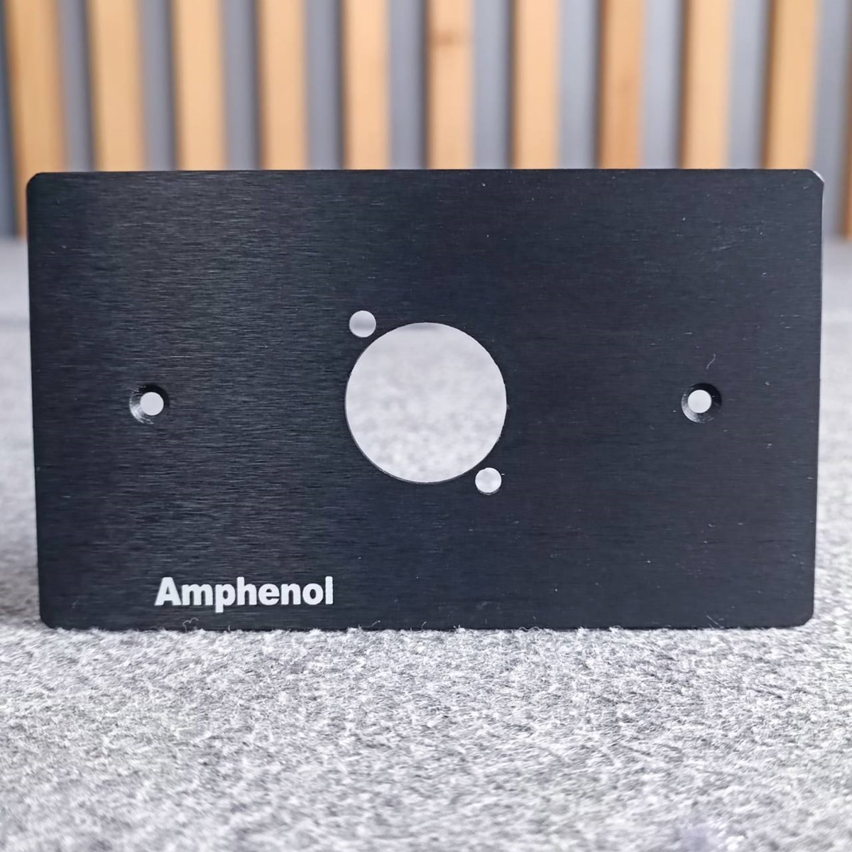 AMPHENOL XLR PANEL สีดำ1รู AMW-XLR-001PB แผ่นเพลท แผ่นสแตนเลสXLR 1รู งานติดตั้ง เครื่องเสียง ไมค์ สัญญาณ เสียง เอไอ-ไพศาล