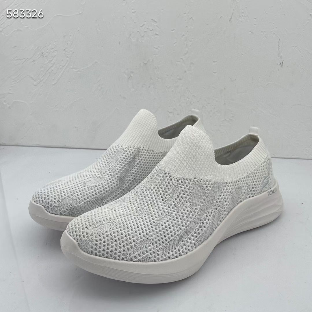 **C2** รองเท้า Skechers Ultra Go Slip On น้ำหนักเบาของผู้หญิง สินค้าใหม่ ของแท้