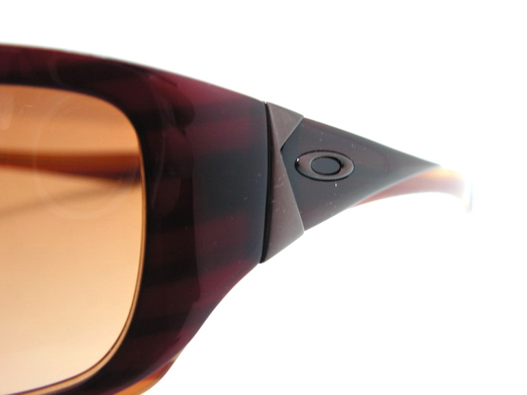 แว่นกันแดด Oakley Disobey สี Stripped Plum สวยมากมายค่ะ ของแท้และถูกที่สุด ส่งตรงจากUS.ค่ะ