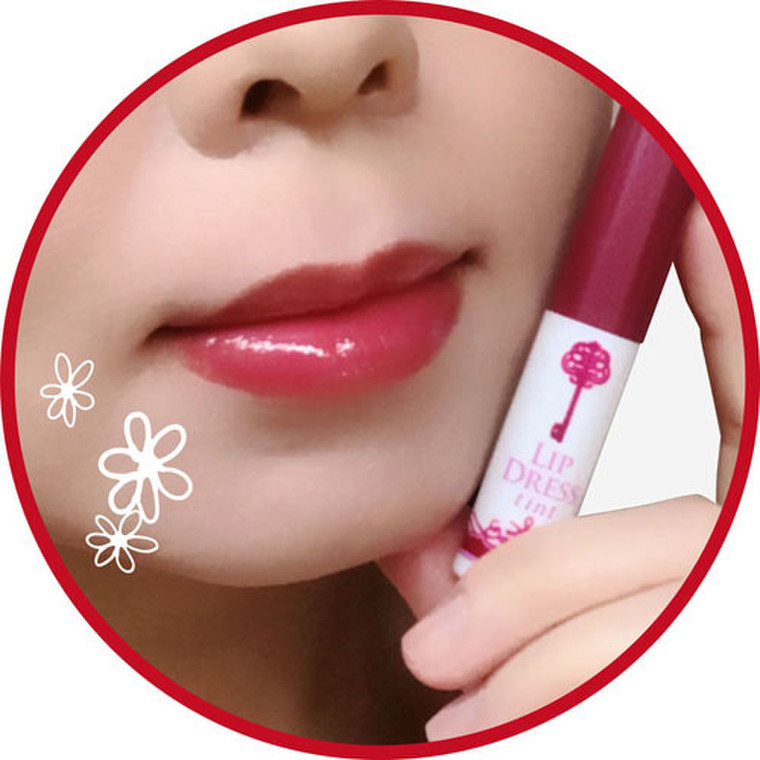 Omi Brothers Lip Dress Tint Bordeaux ลิปทินต์สีแดงไวน์ ที่อุดมไปด้วยความชุ่มชื้นและสีมันวาวบำรุงปากด้วยน้ำมันสกัดจากปลาฉลามพร้อมกันแดดในตัว