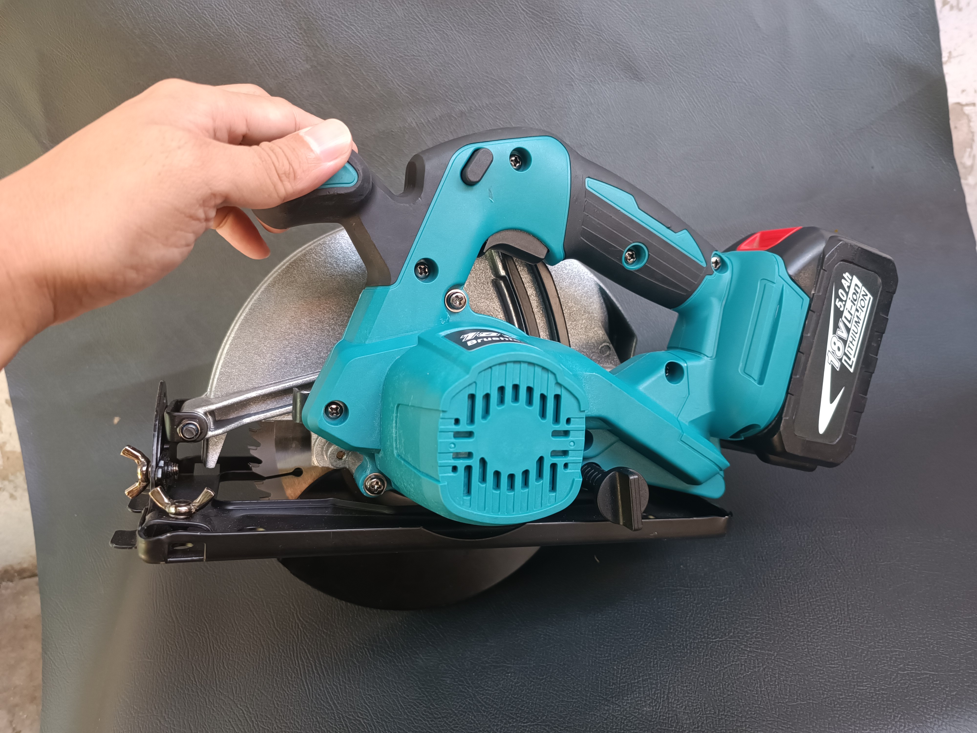 เลื่อยวงเดือน 18V 7" Brushless Motor ไร้แปลงถ่าน ใช้รวมกับแบตจีนทรงมากีต้า ได้เลย แถมใบเลื่อย ไม่รวมแบต